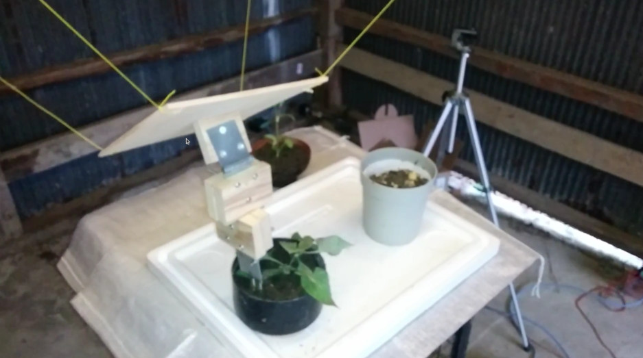 Prototype mesurant l'humidité du sol d'une plante en pot